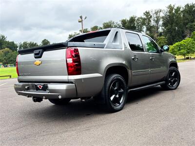 2012 Chevrolet Avalanche LTZ   - Photo 12 - Gladstone, OR 97027