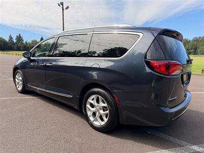 2020 Chrysler Pacifica Limited - Photo 3 - Gladstone, OR 97027