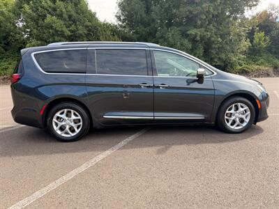 2020 Chrysler Pacifica Limited - Photo 6 - Gladstone, OR 97027
