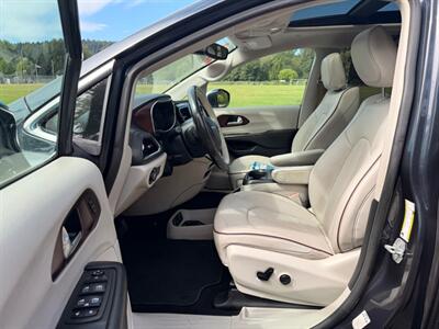 2020 Chrysler Pacifica Limited - Photo 9 - Gladstone, OR 97027