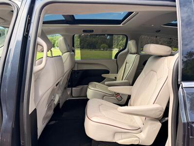 2020 Chrysler Pacifica Limited - Photo 10 - Gladstone, OR 97027