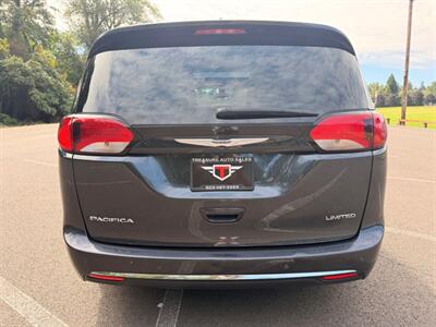 2020 Chrysler Pacifica Limited - Photo 4 - Gladstone, OR 97027