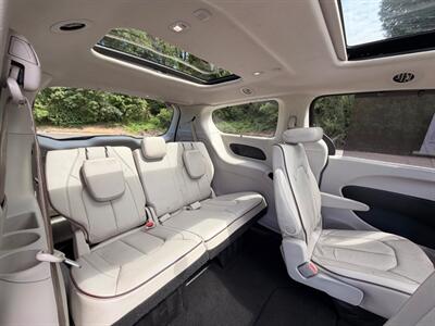 2020 Chrysler Pacifica Limited - Photo 14 - Gladstone, OR 97027