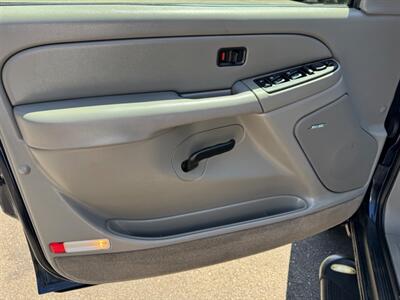 2005 Chevrolet Avalanche 1500 LS   - Photo 34 - Gladstone, OR 97027