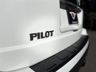 2009 Honda Pilot Touring w/Navi w/DVD  1 Owner ! Newer Timing Belt and Water Pump ! - Photo 34 - Gladstone, OR 97027