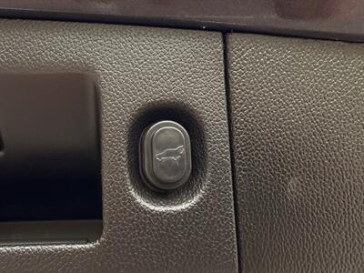 2018 Chevrolet Suburban Premier Full Size SUV - Photo 37 - Gladstone, OR 97027