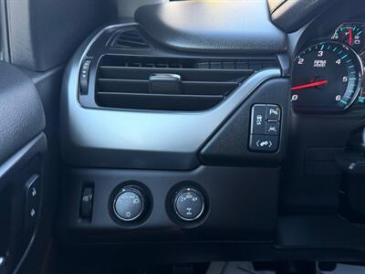 2018 Chevrolet Suburban LT  3rd row seats ! - Photo 22 - Gladstone, OR 97027