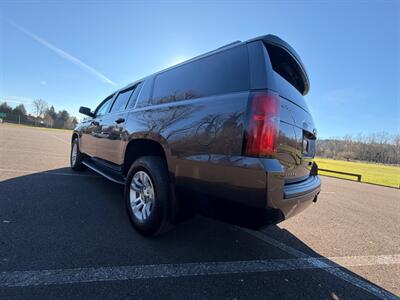 2018 Chevrolet Suburban LT  3rd row seats ! - Photo 3 - Gladstone, OR 97027