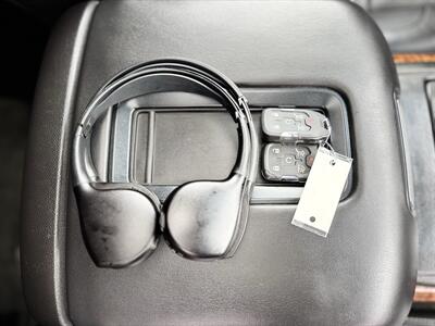 2015 Chevrolet Suburban LTZ  3rd row seats ! - Photo 33 - Gladstone, OR 97027