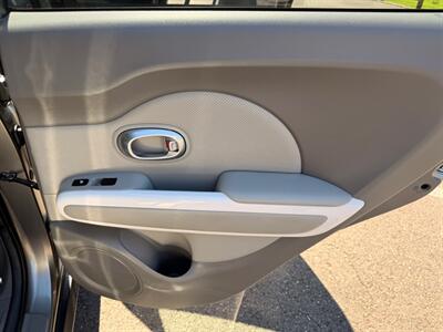 2016 Kia Soul EV Luxury   - Photo 46 - Gladstone, OR 97027