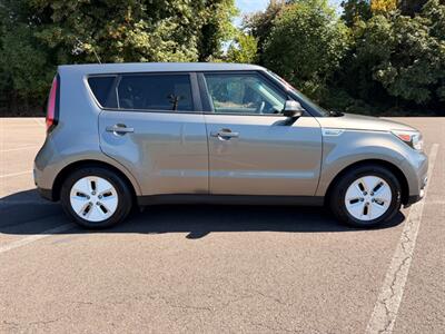 2016 Kia Soul EV Luxury   - Photo 6 - Gladstone, OR 97027