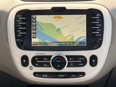 2016 Kia Soul EV Luxury   - Photo 17 - Gladstone, OR 97027
