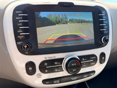 2016 Kia Soul EV Luxury   - Photo 18 - Gladstone, OR 97027