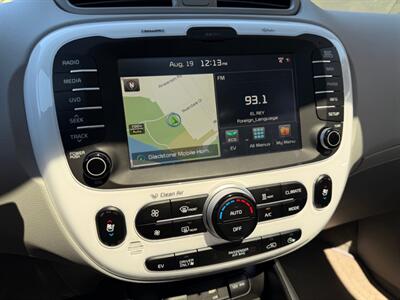 2016 Kia Soul EV Luxury   - Photo 75 - Gladstone, OR 97027