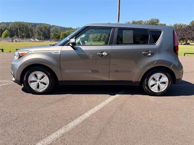 2016 Kia Soul EV Luxury   - Photo 2 - Gladstone, OR 97027