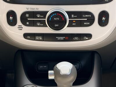 2016 Kia Soul EV Luxury   - Photo 19 - Gladstone, OR 97027