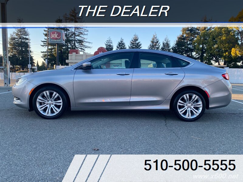 2015 Chrysler 200 Limited's photo