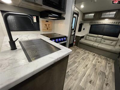 2022 VENTURE RV SONIC 231VRL   - Photo 9 - Waco, TX 76712