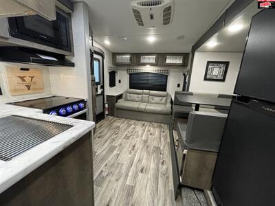 2022 VENTURE RV SONIC 231VRL   - Photo 10 - Waco, TX 76712