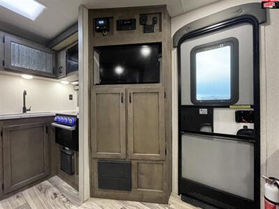 2022 VENTURE RV SONIC 231VRL   - Photo 11 - Waco, TX 76712