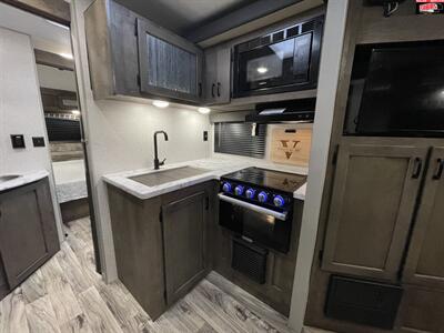 2022 VENTURE RV SONIC 231VRL   - Photo 5 - Waco, TX 76712