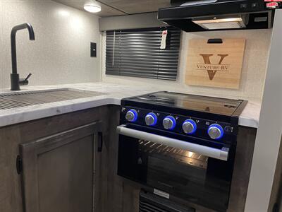 2022 VENTURE RV SONIC 231VRL   - Photo 13 - Waco, TX 76712