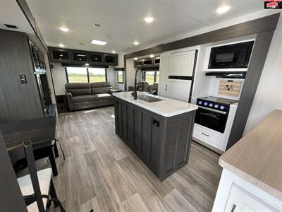 2025 VENTURE RV SPORTTREK TOURING 343VIK   - Photo 23 - Waco, TX 76712