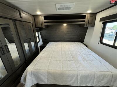 2025 KEYSTONE RV IMPACT 367   - Photo 19 - Waco, TX 76712