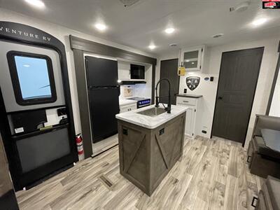 2024 VENTURE RV SPORTTREK 333VIK   - Photo 16 - Waco, TX 76712