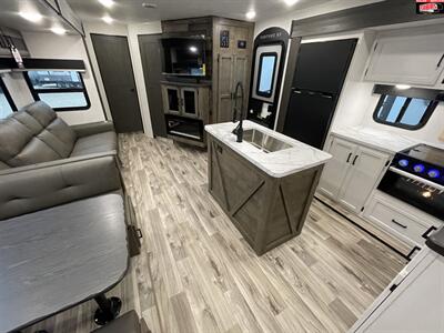 2024 VENTURE RV SPORTTREK 333VIK   - Photo 15 - Waco, TX 76712