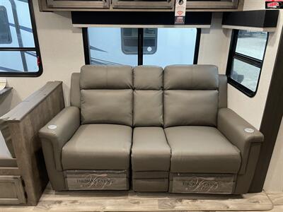 2024 VENTURE RV SPORTTREK 333VIK   - Photo 22 - Waco, TX 76712