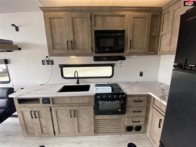 2025 KEYSTONE RV IMPACT 2813   - Photo 18 - Waco, TX 76712