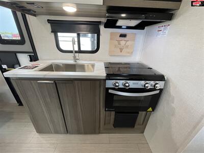 2025 VENTURE RV SONIC 211VDB   - Photo 37 - Waco, TX 76712