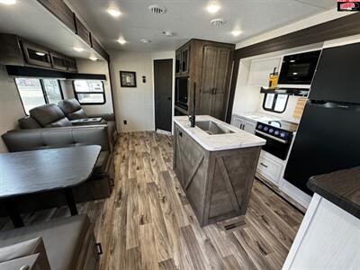 2024 VENTURE RV SPORTTREK 327VIK   - Photo 9 - Waco, TX 76712