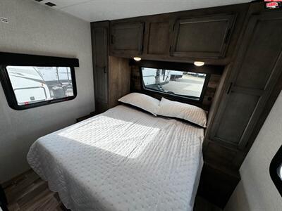 2024 VENTURE RV SPORTTREK 327VIK   - Photo 19 - Waco, TX 76712