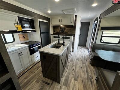 2024 VENTURE RV SPORTTREK 327VIK   - Photo 15 - Waco, TX 76712