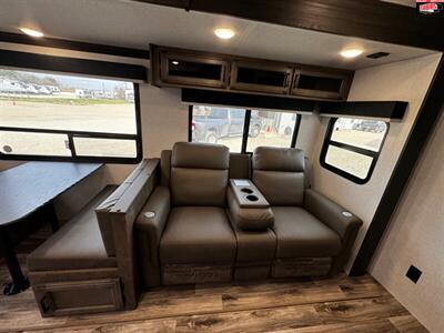 2024 VENTURE RV SPORTTREK 327VIK   - Photo 13 - Waco, TX 76712