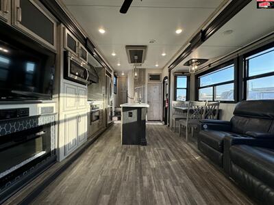 2021 KEYSTONE RV ALPINE 3650RL   - Photo 24 - Waco, TX 76712