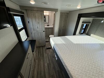 2021 KEYSTONE RV ALPINE 3650RL   - Photo 38 - Waco, TX 76712