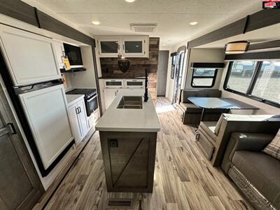 2024 VENTURE RV SPORTTREK TOURING 343VIB   - Photo 14 - Waco, TX 76712