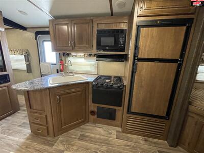 2016 KEYSTONE RV LAREDO 25BH   - Photo 20 - Waco, TX 76712