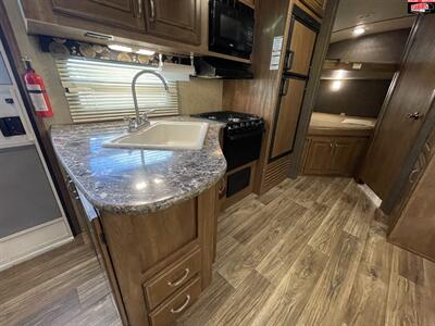 2016 KEYSTONE RV LAREDO 25BH   - Photo 23 - Waco, TX 76712