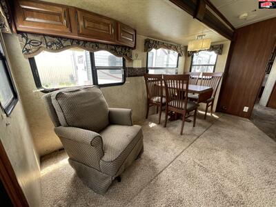 2013 KEYSTONE RV COUGAR 32SAB   - Photo 14 - Waco, TX 76712