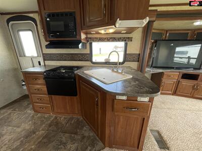 2013 KEYSTONE RV COUGAR 32SAB   - Photo 17 - Waco, TX 76712