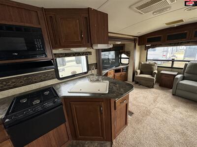 2013 KEYSTONE RV COUGAR 32SAB   - Photo 35 - Waco, TX 76712