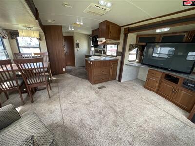 2013 KEYSTONE RV COUGAR 32SAB   - Photo 13 - Waco, TX 76712