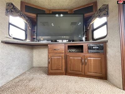 2013 KEYSTONE RV COUGAR 32SAB   - Photo 15 - Waco, TX 76712