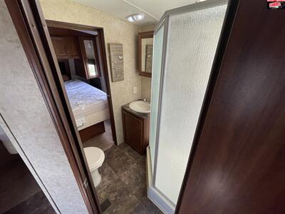 2013 KEYSTONE RV COUGAR 32SAB   - Photo 21 - Waco, TX 76712