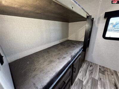 2024 VENTURE RV SPORTTREK 332VBH   - Photo 26 - Waco, TX 76712