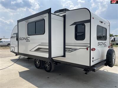 2025 VENTURE RV SONIC 231VRL   - Photo 5 - Waco, TX 76712